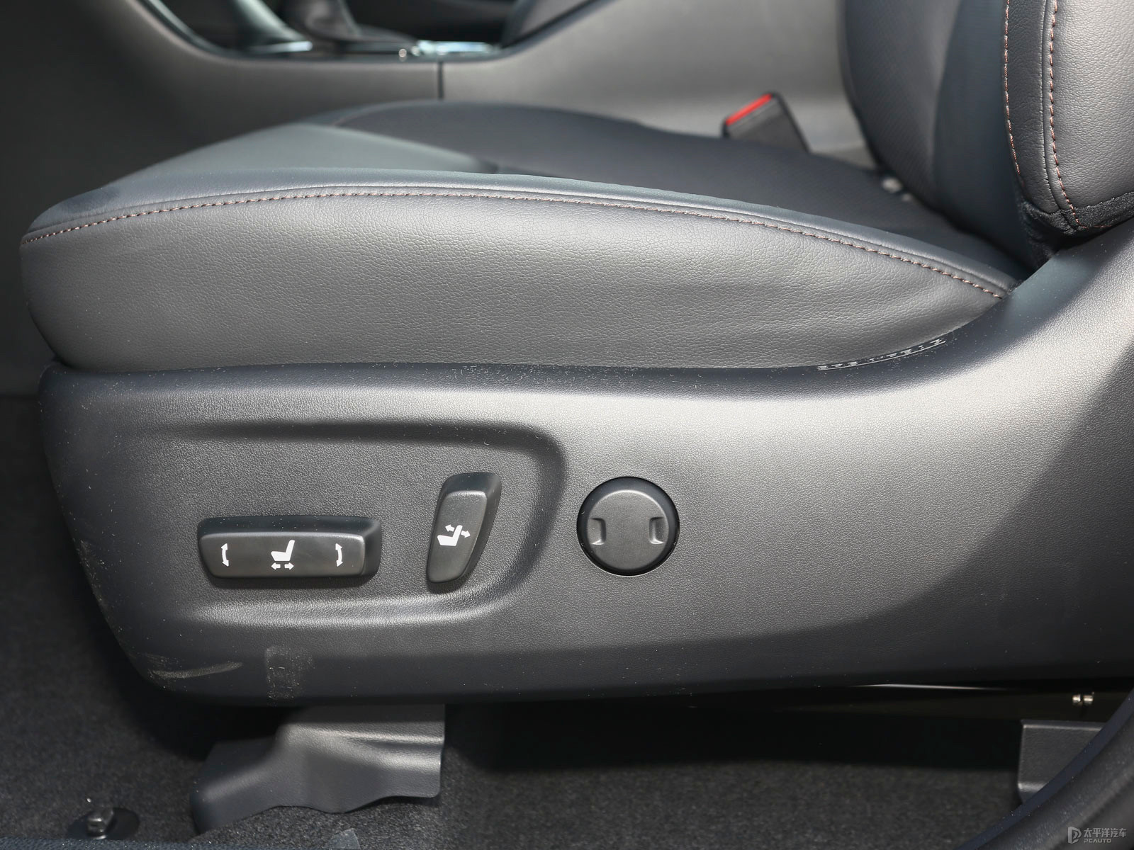 漢蘭達2021款2.0T四驅尊貴版7座 內(nèi)飾設計與舒適體驗